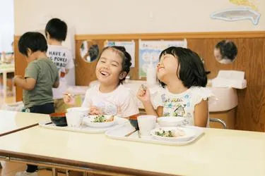 お昼ごはんの給食（1食210円）